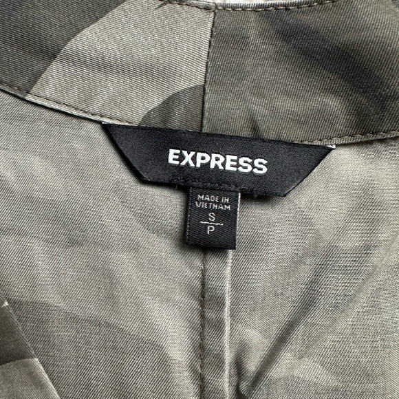 Camo Women’s Button Down Top - Picture 3 of 3